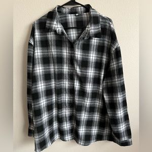 XL black and white plaid long sleeve button up shirt